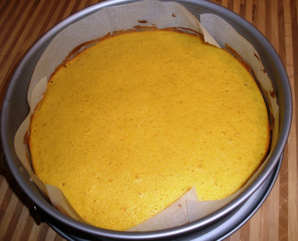 Tort racoritor cu crema de smantana, iaurt si capsuni