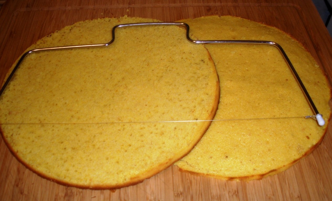 Tort racoritor cu crema de smantana, iaurt si capsuni