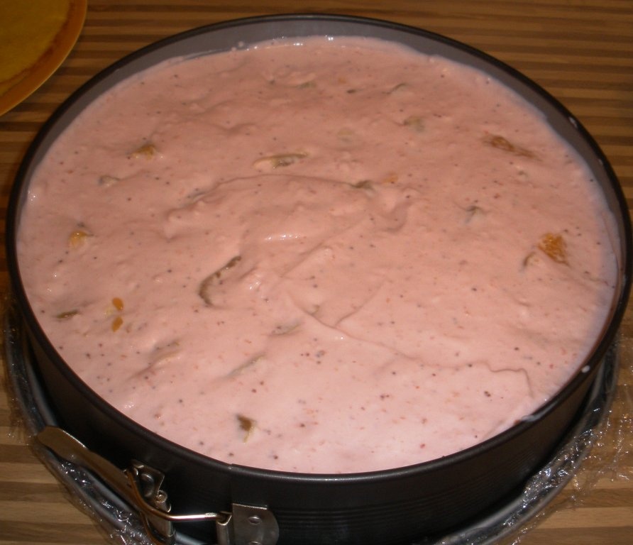 Tort racoritor cu crema de smantana, iaurt si capsuni