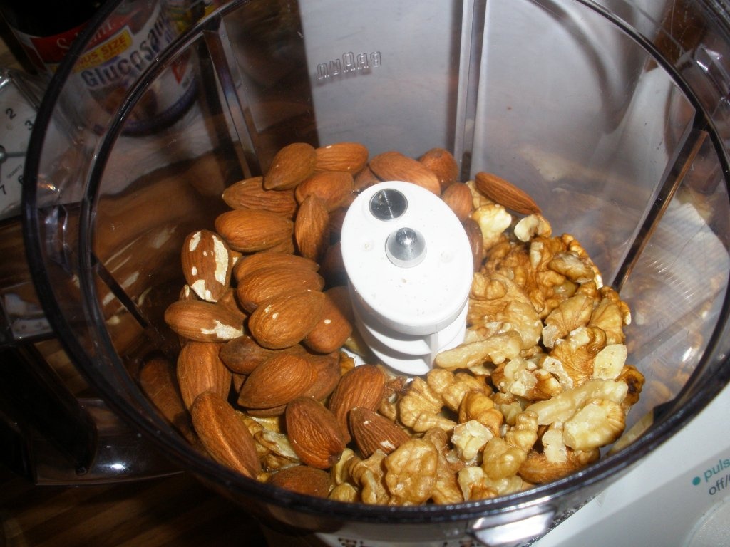 Tort delicios cu ciocolata, fara faina, marca Jamie Oliver