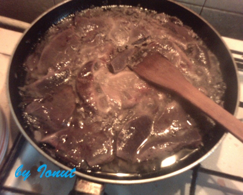 Ficat de porc cu ceapa