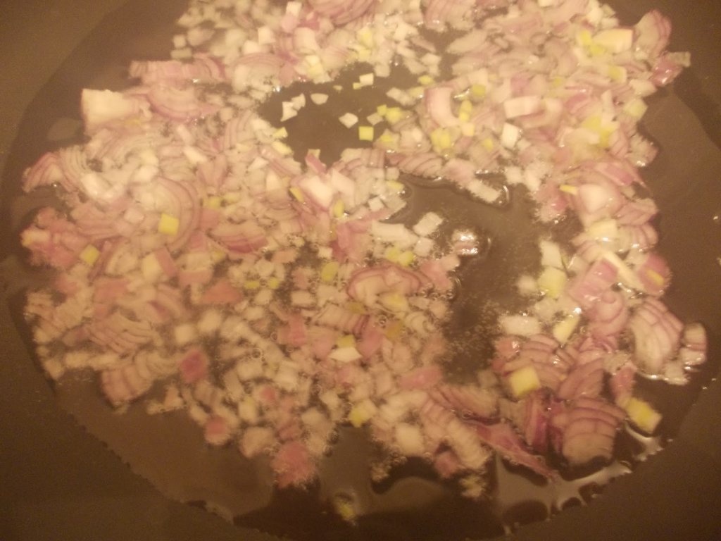 Ravioli cu carne si sos de rosii