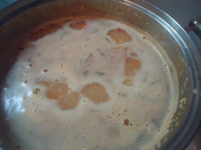 Bors de fasole cu taitei de casa