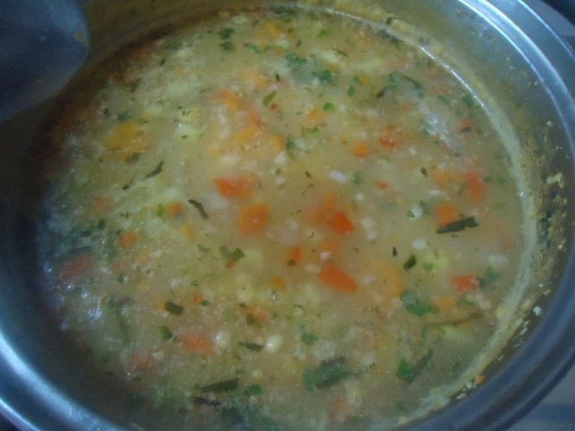 Bors de fasole cu taitei de casa