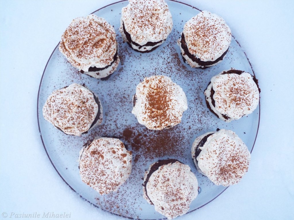 Tortulete cu frisca si cafea