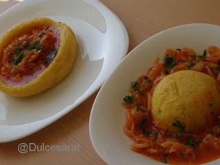 Tocanita de ceapa cu pasta de gogosari in blid de mamaliga