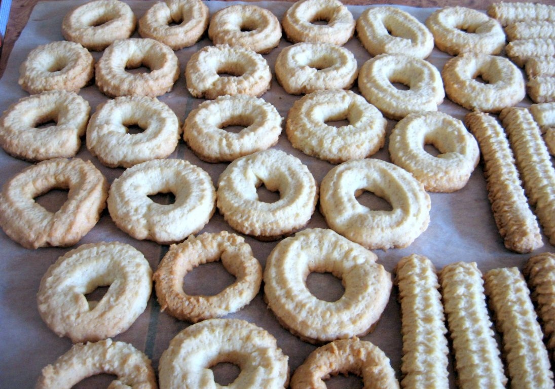 Biscuiti spritati de casa. Reteta din copilarie, simpla si delicioasa