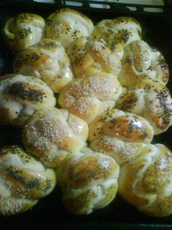 Colaci de casa si japoneze