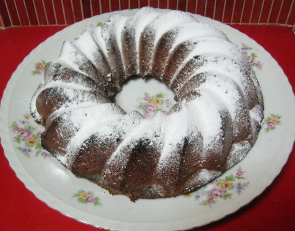 Guguluf (briose) cu nuci si ciocolata