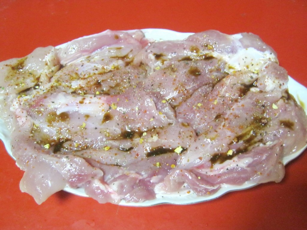 Friptura de curcan in vin cu piure de cartofi si chutney de merisoare