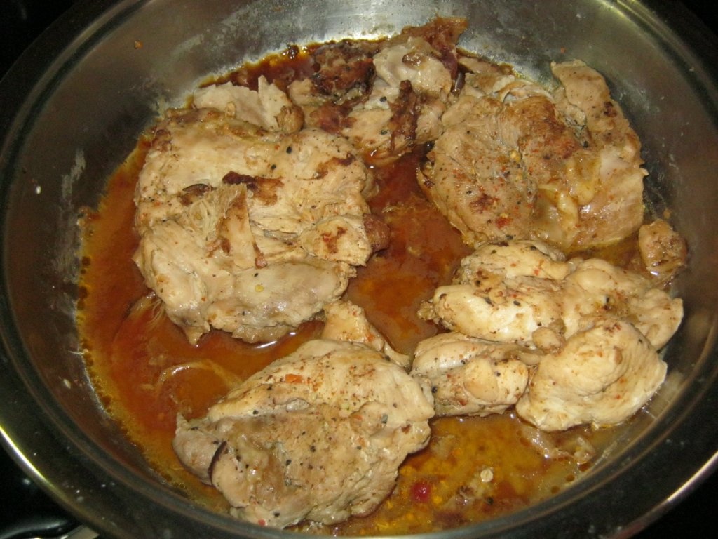 Friptura de curcan in vin cu piure de cartofi si chutney de merisoare