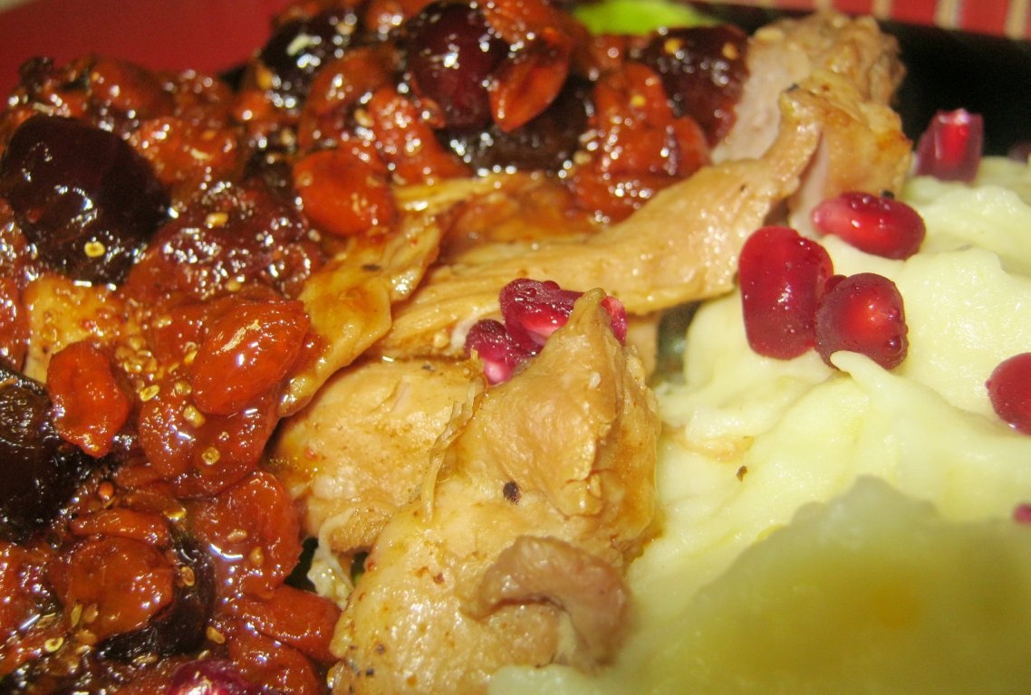 Friptura de curcan in vin cu piure de cartofi si chutney de merisoare