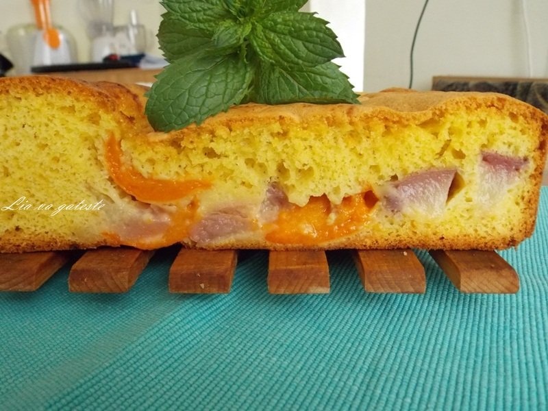 Prajitura cu nectarine si caise