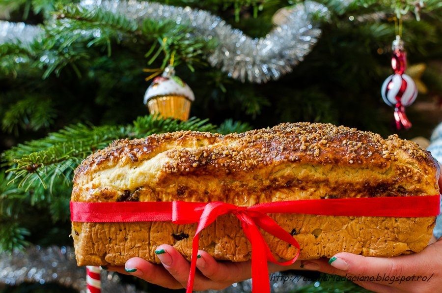 Panettone cu crusta de migdale caramelizate