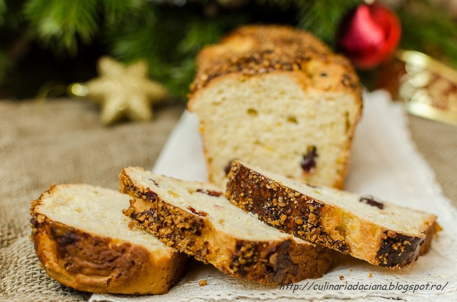 Panettone cu crusta de migdale caramelizate