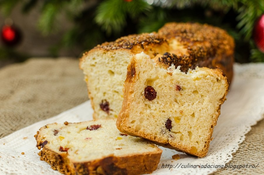 Panettone cu crusta de migdale caramelizate
