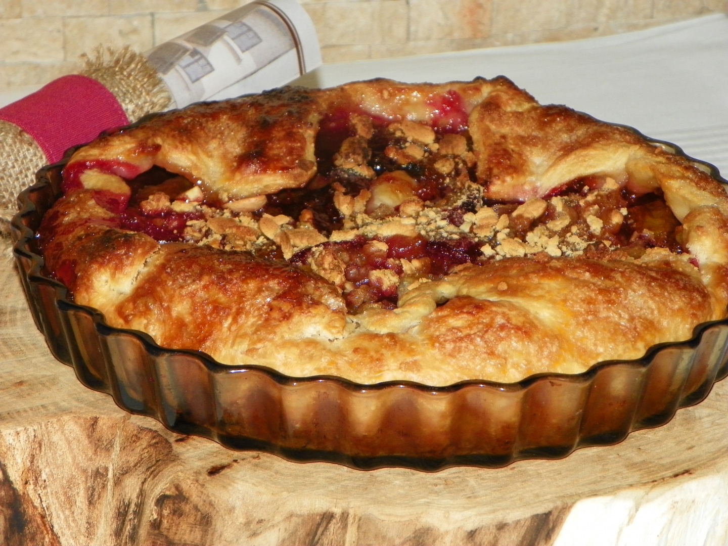 Tarta rustica cu prune si gem de prune