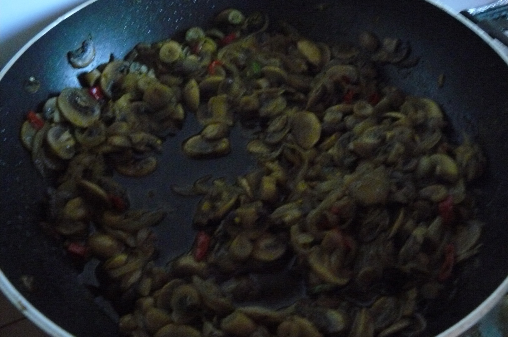 PIZZA PICANTĂ CU CIUPERCI