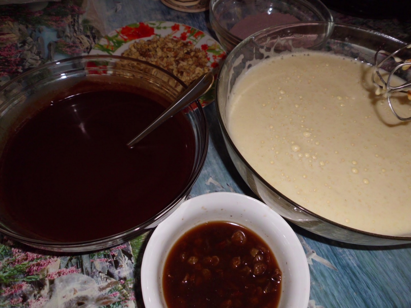 Grea de ciocolata cu stafide si nuca