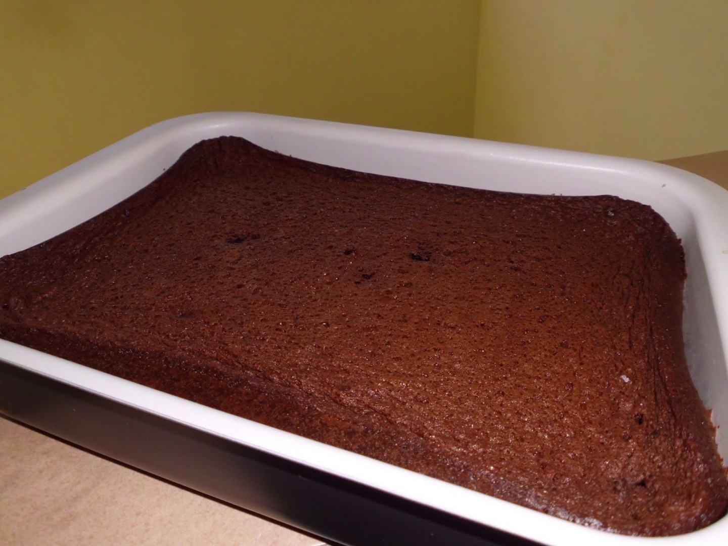 Grea de ciocolata cu stafide si nuca