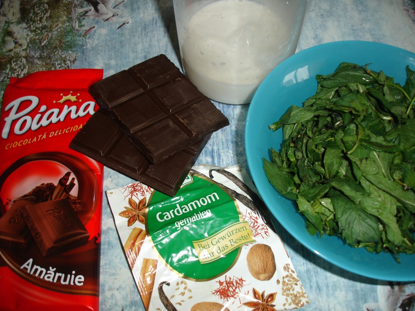 Tort racoritor cu mascarpone si fructe de padure