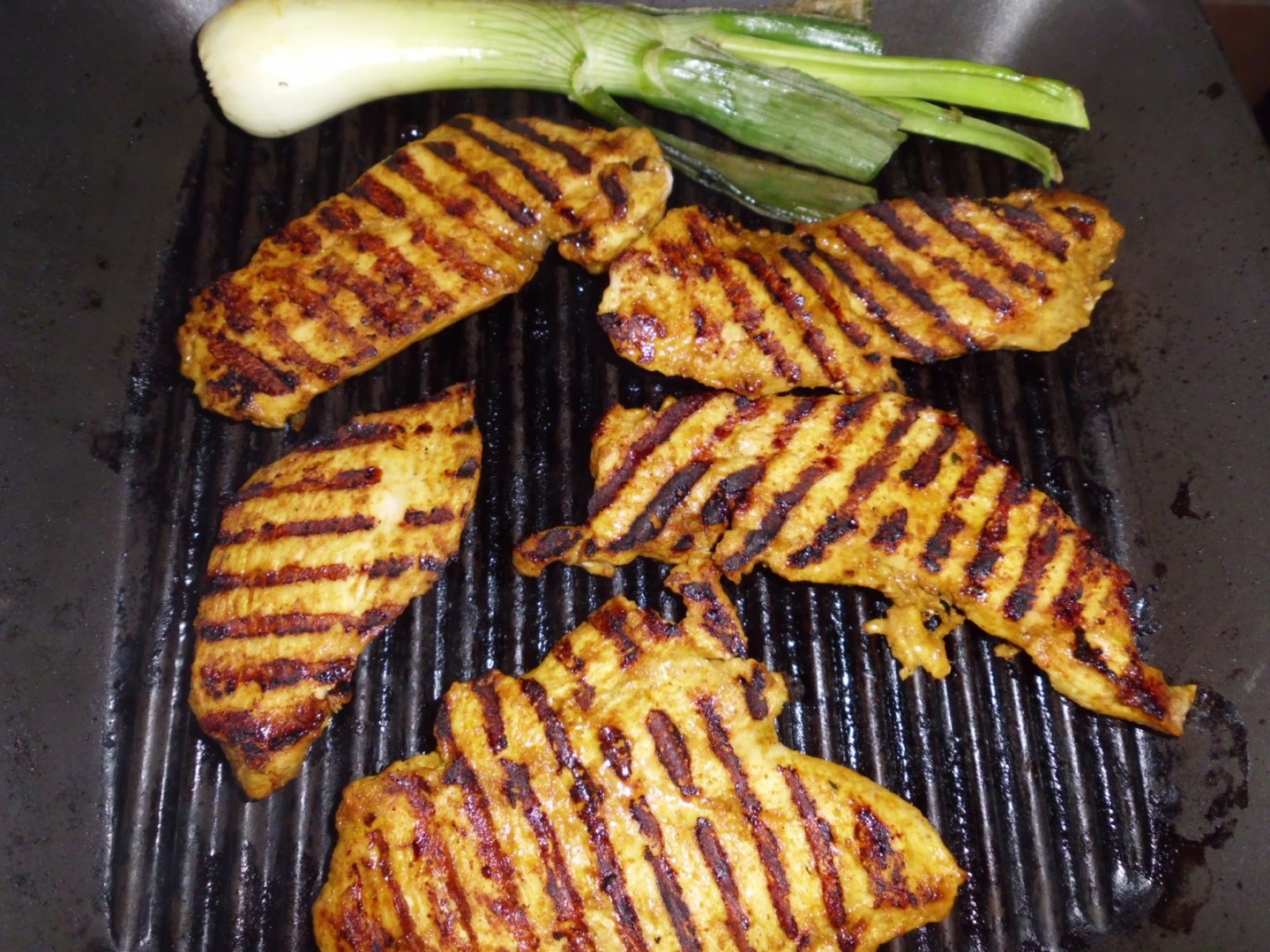 Salata de pui si legume la gratar