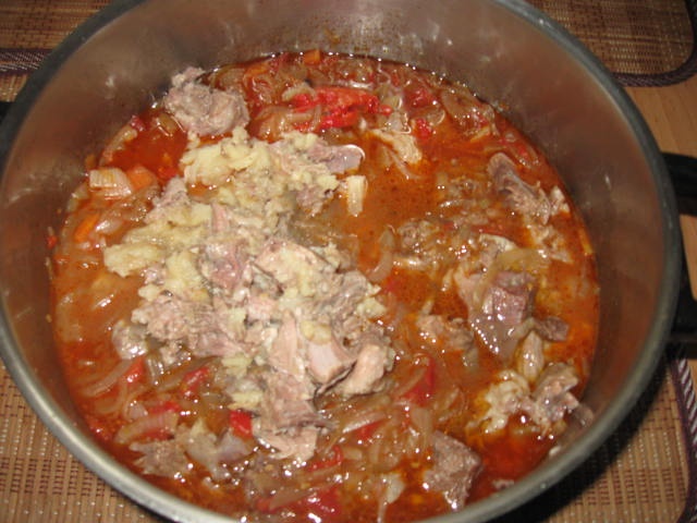 Tocanita de ceapa cu rasol de vitel,ceapa si rosii