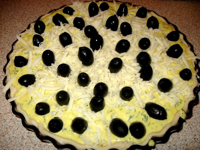 Tarta mediteraneeana cu branza si masline