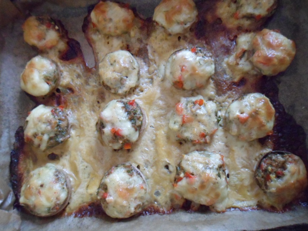 Ciuperci umplute la cuptor