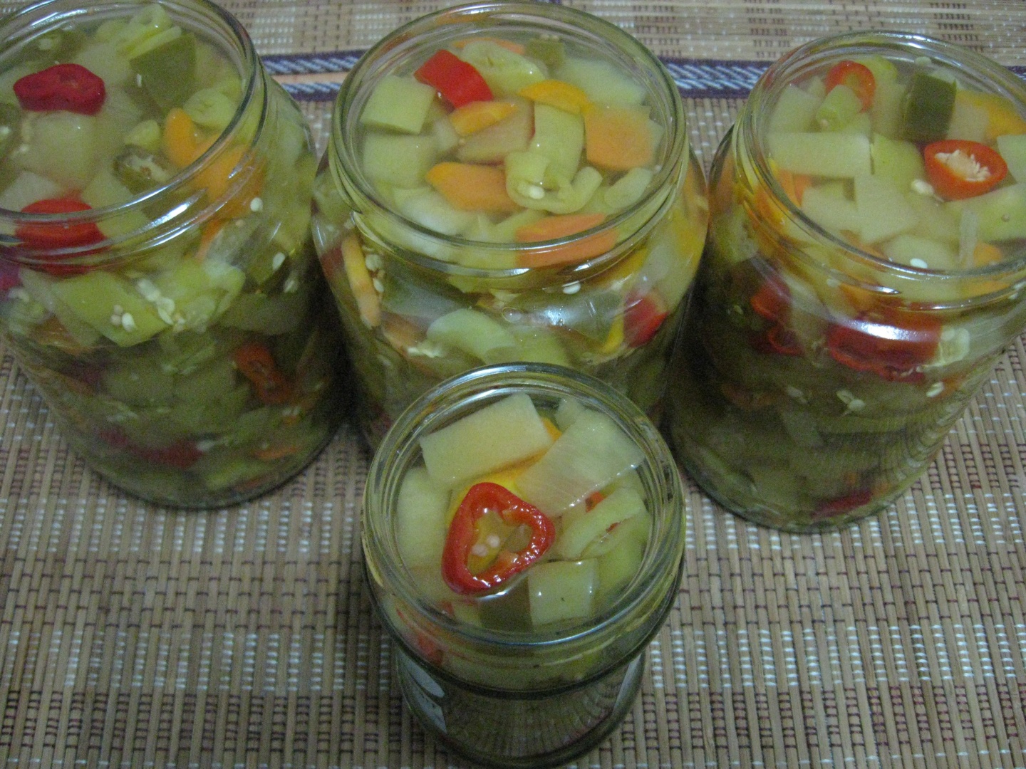 Ciusca si dovlecei in otet - reteta casei