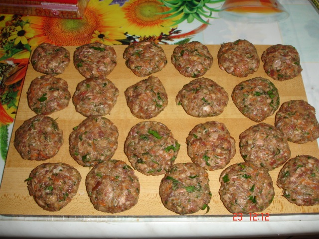 Piftelute cu sos de legume