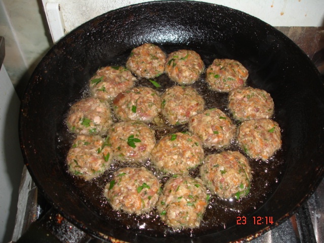 Piftelute cu sos de legume