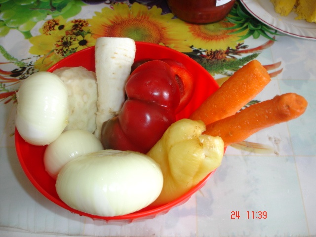 Piftelute cu sos de legume