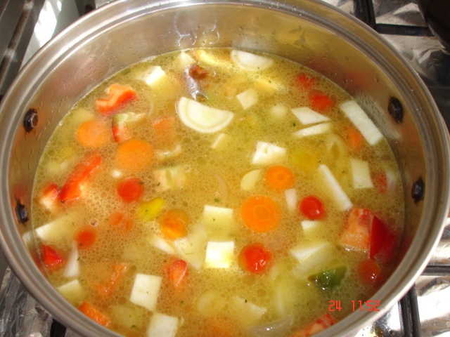 Piftelute cu sos de legume