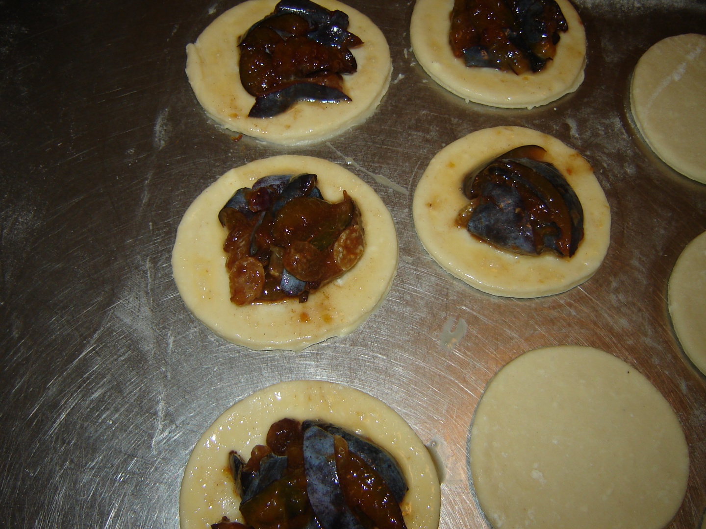 Placintele toamnei cu prune bistritene