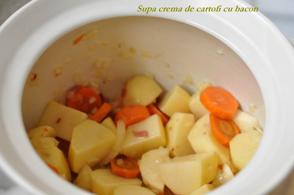 Supa crema de cartofi cu bacon