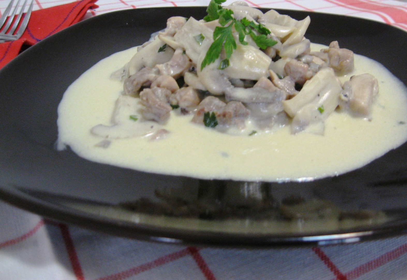 Piept de pui cu ciuperci si smantana