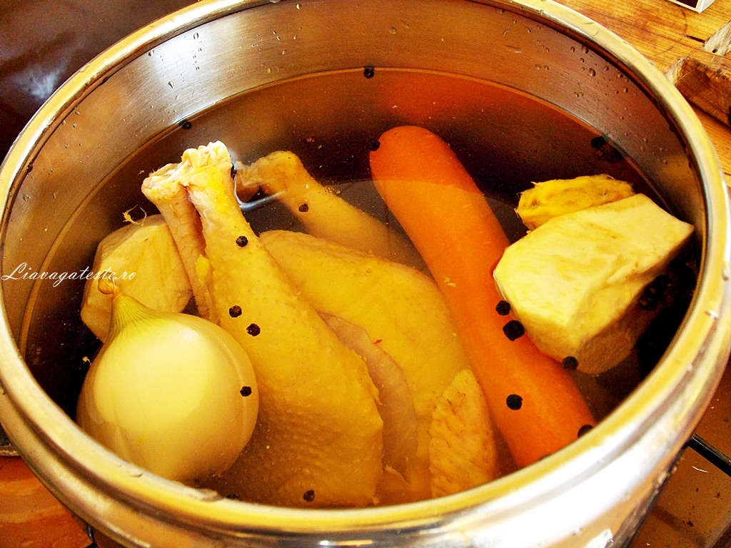 Supa pe gaina, crescuta la tara