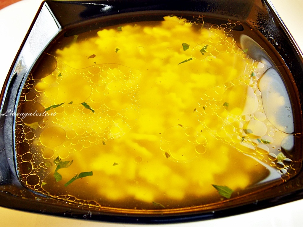 Supa pe gaina, crescuta la tara