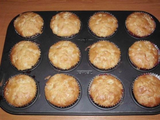 BRIOSE CU CIOCOLATA SI ANANAS