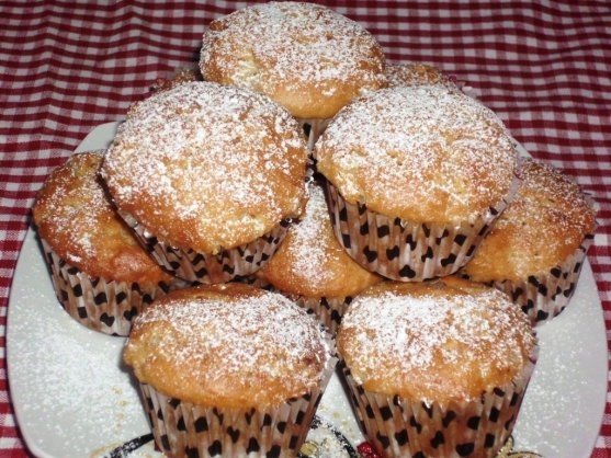 BRIOSE CU CIOCOLATA SI ANANAS