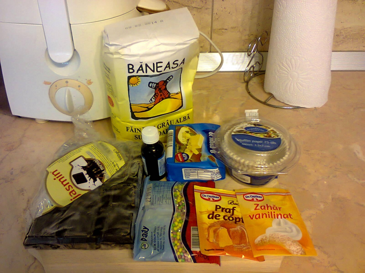 Brioşe cu glazură de ciocolată