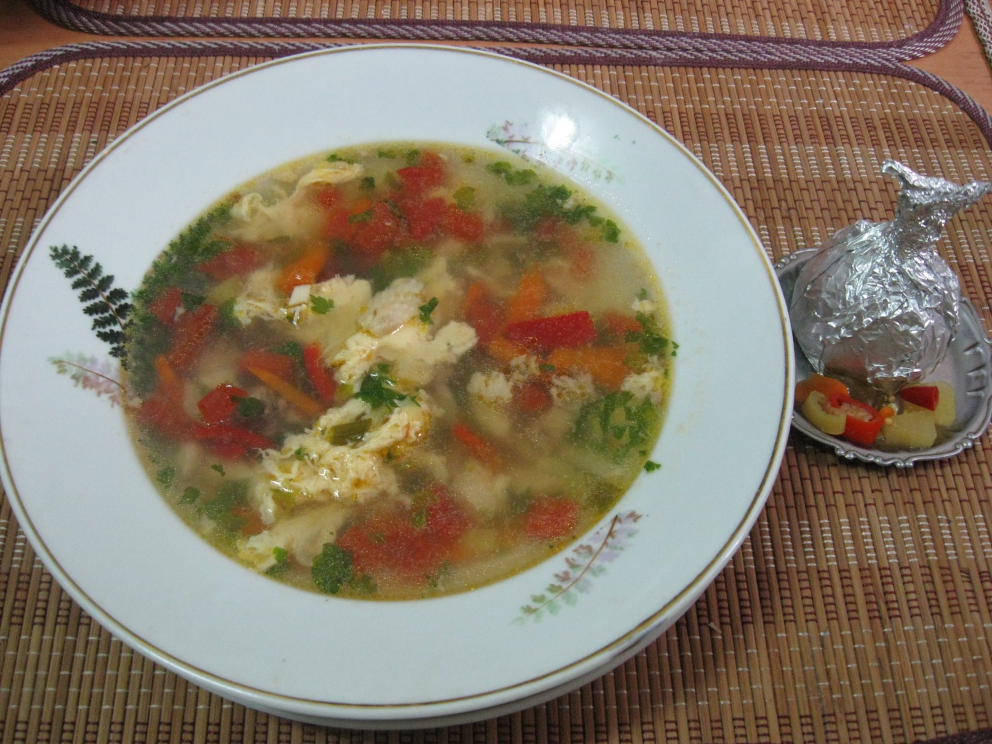 Supa de pui pregatita la noul aparat multifunctional Philips Multicooker