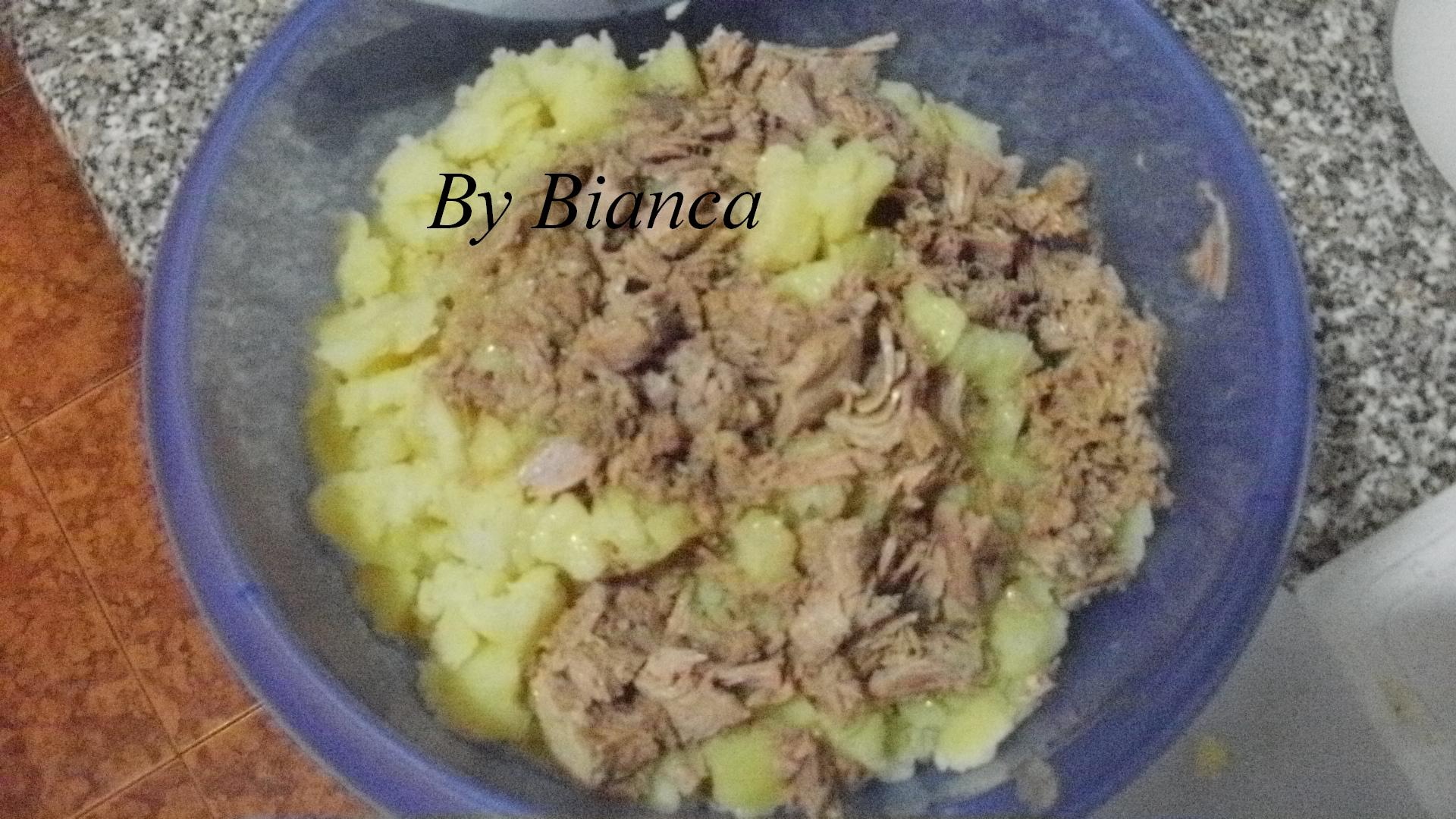 Salata de cartofi nature, ton si verdeata