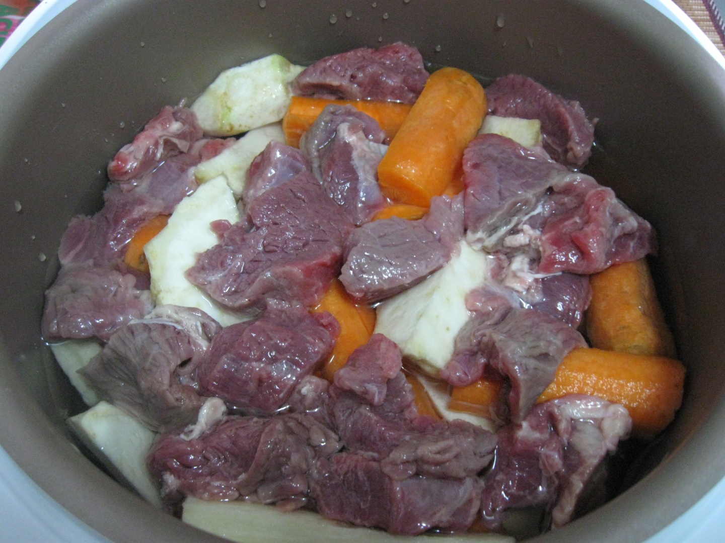 SALATĂ BOEUF CU CARNE DE VIŢEL  - PHILIPS MULTICOOKER