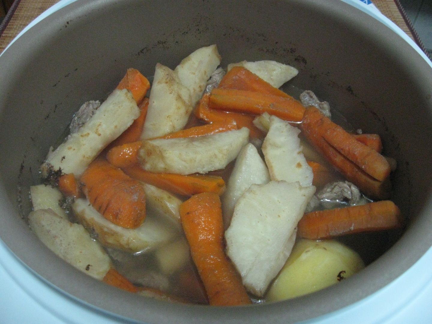 SALATĂ BOEUF CU CARNE DE VIŢEL  - PHILIPS MULTICOOKER