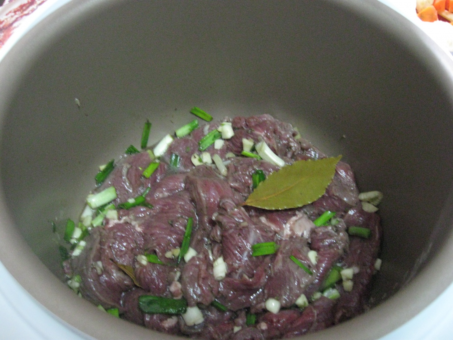 PULPĂ DE VIŢEL CU SOS DE VIN ŞI PIPER ROŞU  LA PHILIPS MULTICOOKER