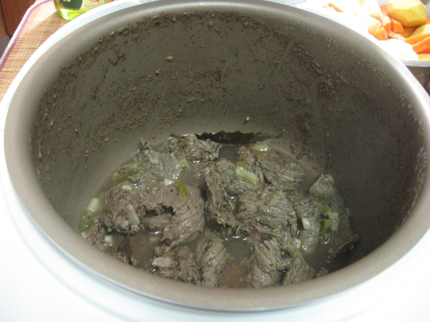 PULPĂ DE VIŢEL CU SOS DE VIN ŞI PIPER ROŞU  LA PHILIPS MULTICOOKER