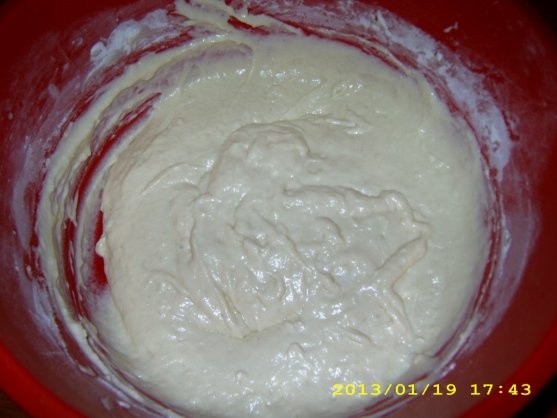 Briose cu cascaval, carnati afumati si susan