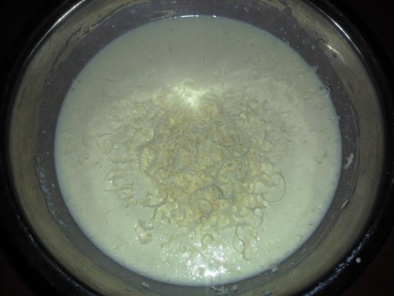 Briose cu cascaval, carnati afumati si susan